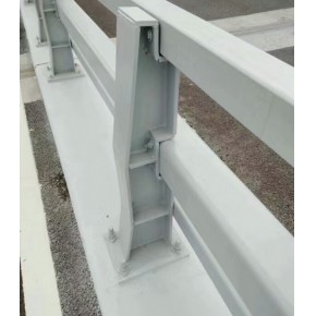 重庆防撞护栏联系方式 山东卓冉防撞护栏 