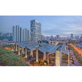 黄浦区办公楼-​SOHO复兴广场，地铁新天地站上盖，交通非常方便，园区环境优美，名企诸多