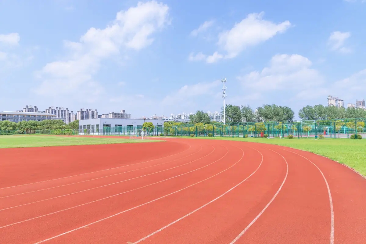 济宁学校塑胶跑道建设