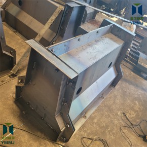水泥分隔带模具 源茂中央隔离带护栏模具工程公路隔离墩钢模具