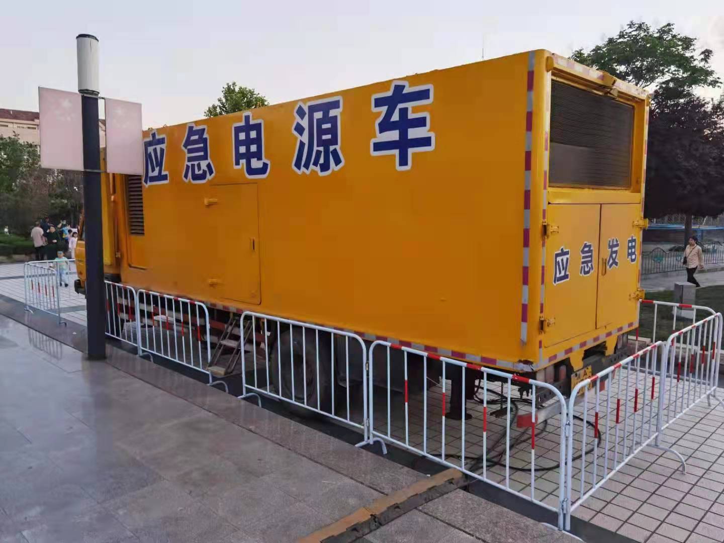 贵港市柴油发电机求租850KVA