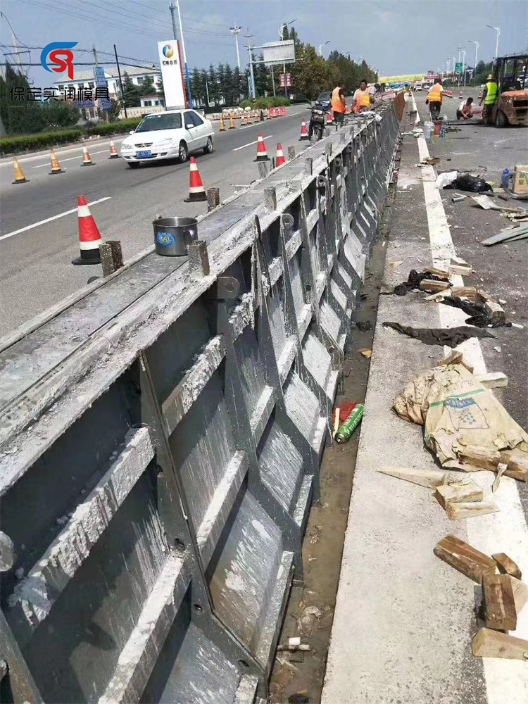 现浇高速公路桥梁防撞墙塑料模板 