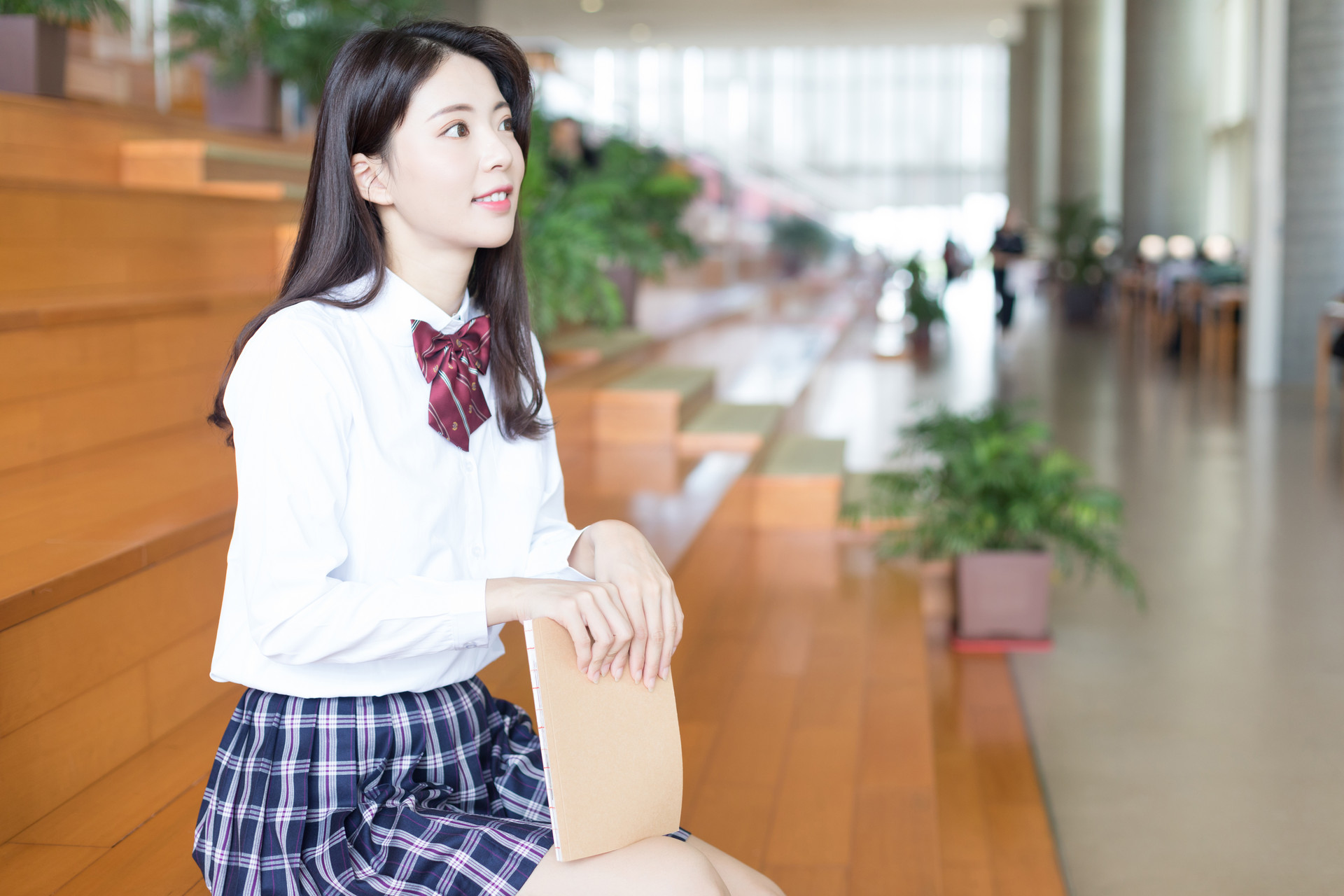 摄图网_501031063_banner_美女图书馆看书（企业商用）.jpg