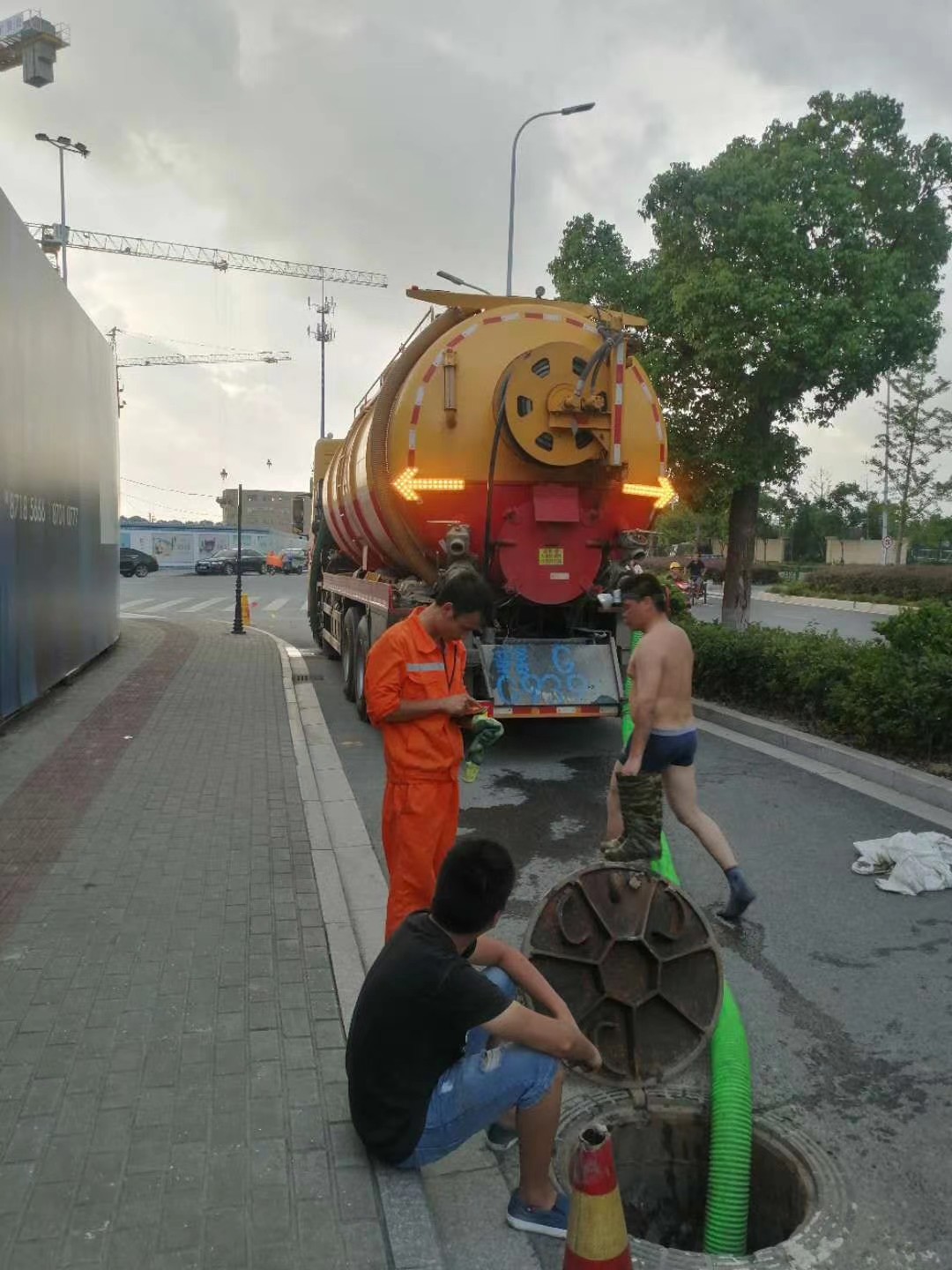 华亭镇清淤雨污管道 ——社区电话