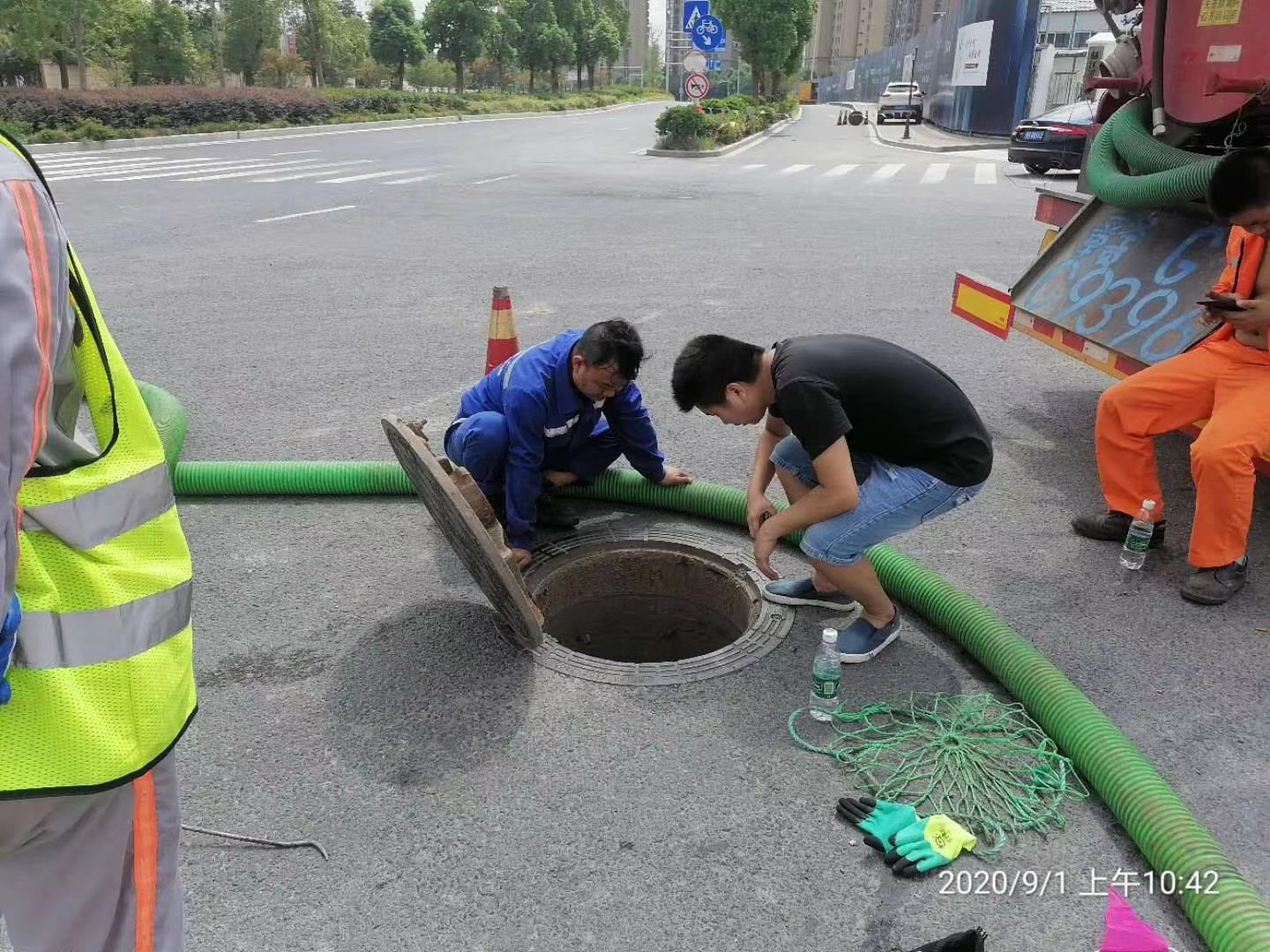 无锡市阳山镇。专业污水管道清淤 ——环保